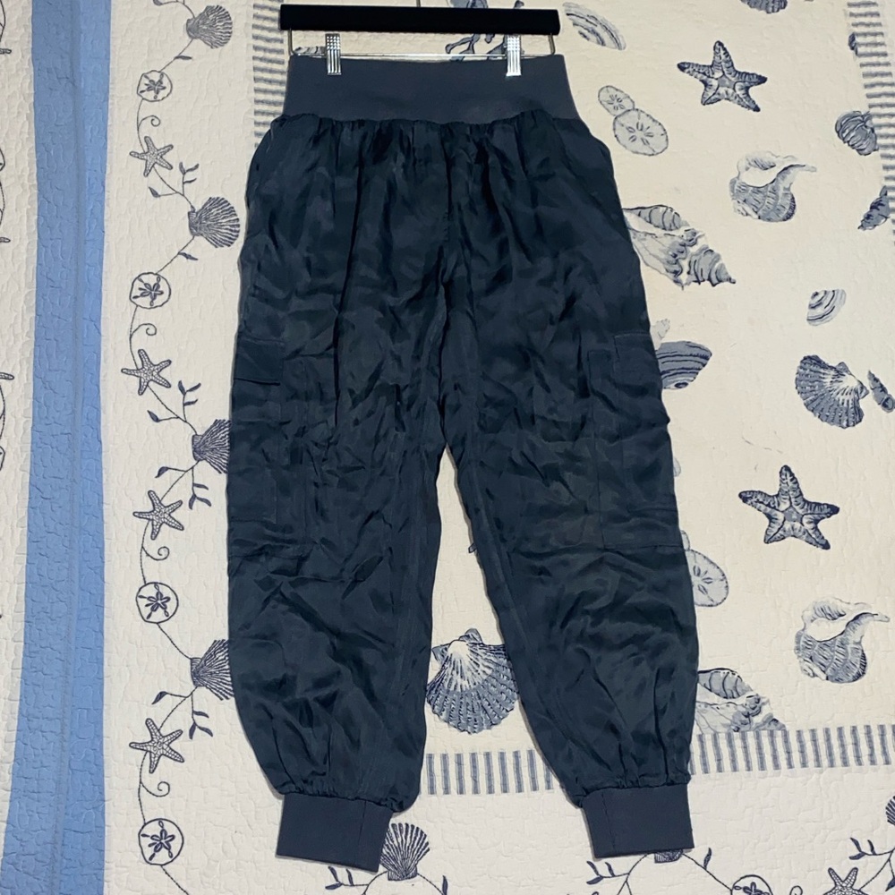 5 à 7 cinq à sept tous les jours Steel Blue/Ocean Grey Jogger Pants. Size M.